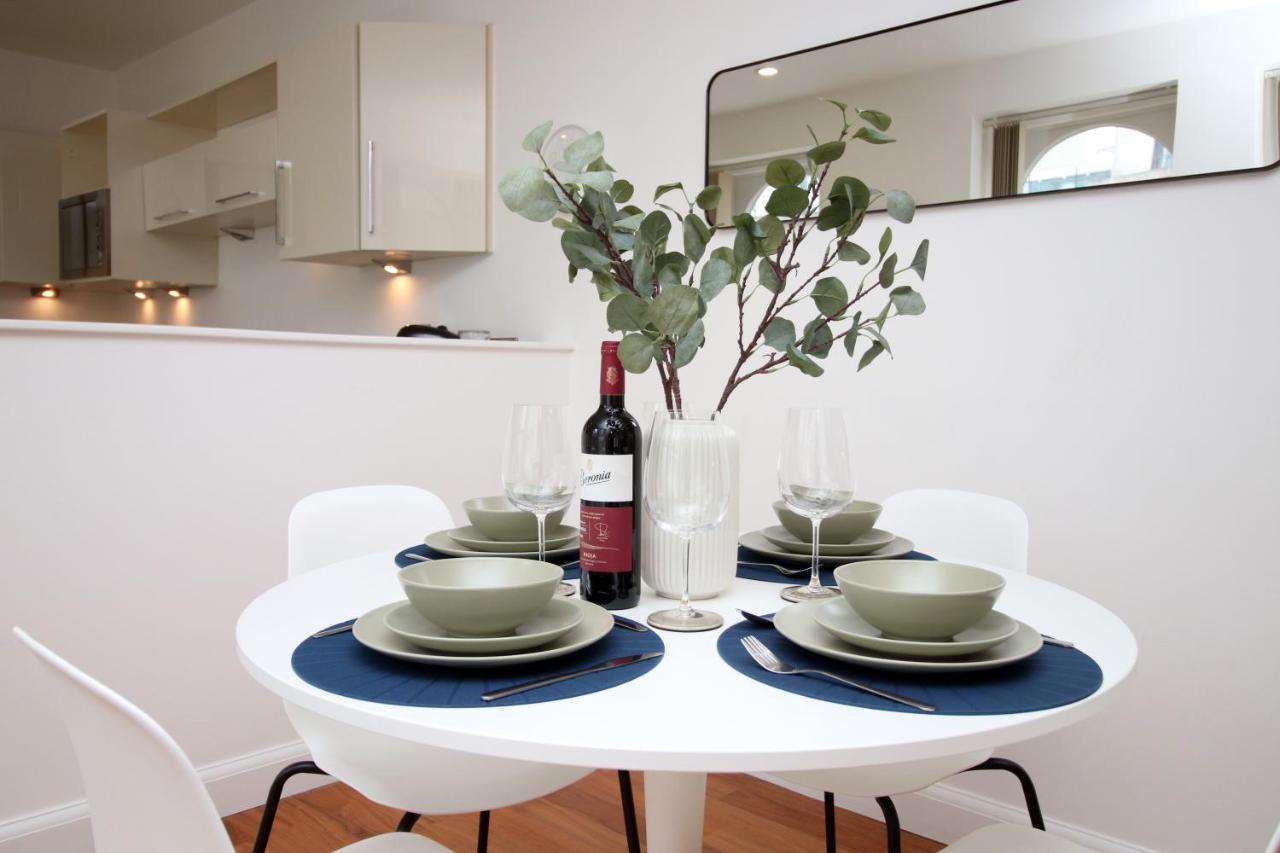 No 2 Under The Clock By Ssw - 2Br, Right In The City Centre, Sleeps 6 Cardiff Exterior foto