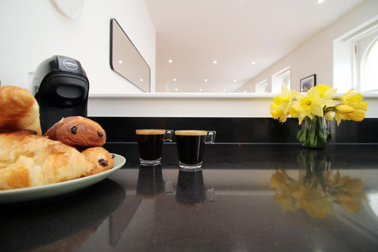 No 2 Under The Clock By Ssw - 2Br, Right In The City Centre, Sleeps 6 Cardiff Exterior foto