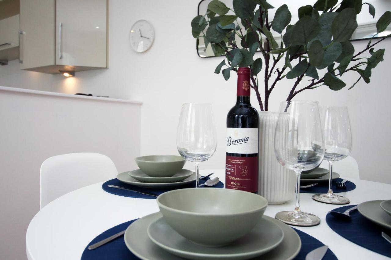 No 2 Under The Clock By Ssw - 2Br, Right In The City Centre, Sleeps 6 Cardiff Exterior foto