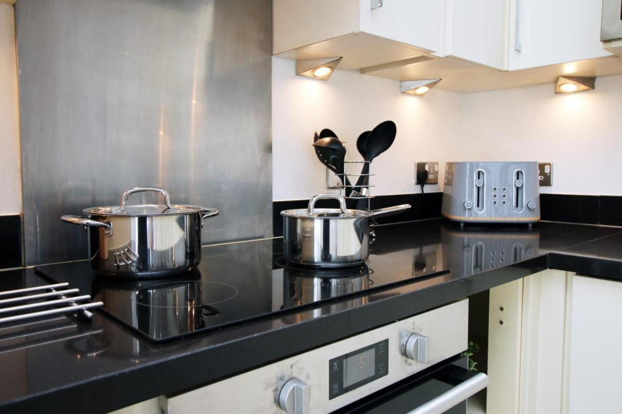 No 2 Under The Clock By Ssw - 2Br, Right In The City Centre, Sleeps 6 Cardiff Exterior foto