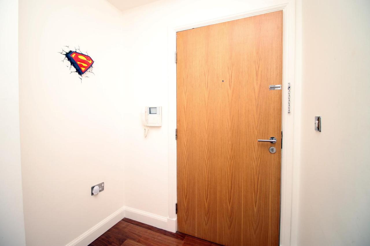 No 2 Under The Clock By Ssw - 2Br, Right In The City Centre, Sleeps 6 Cardiff Exterior foto
