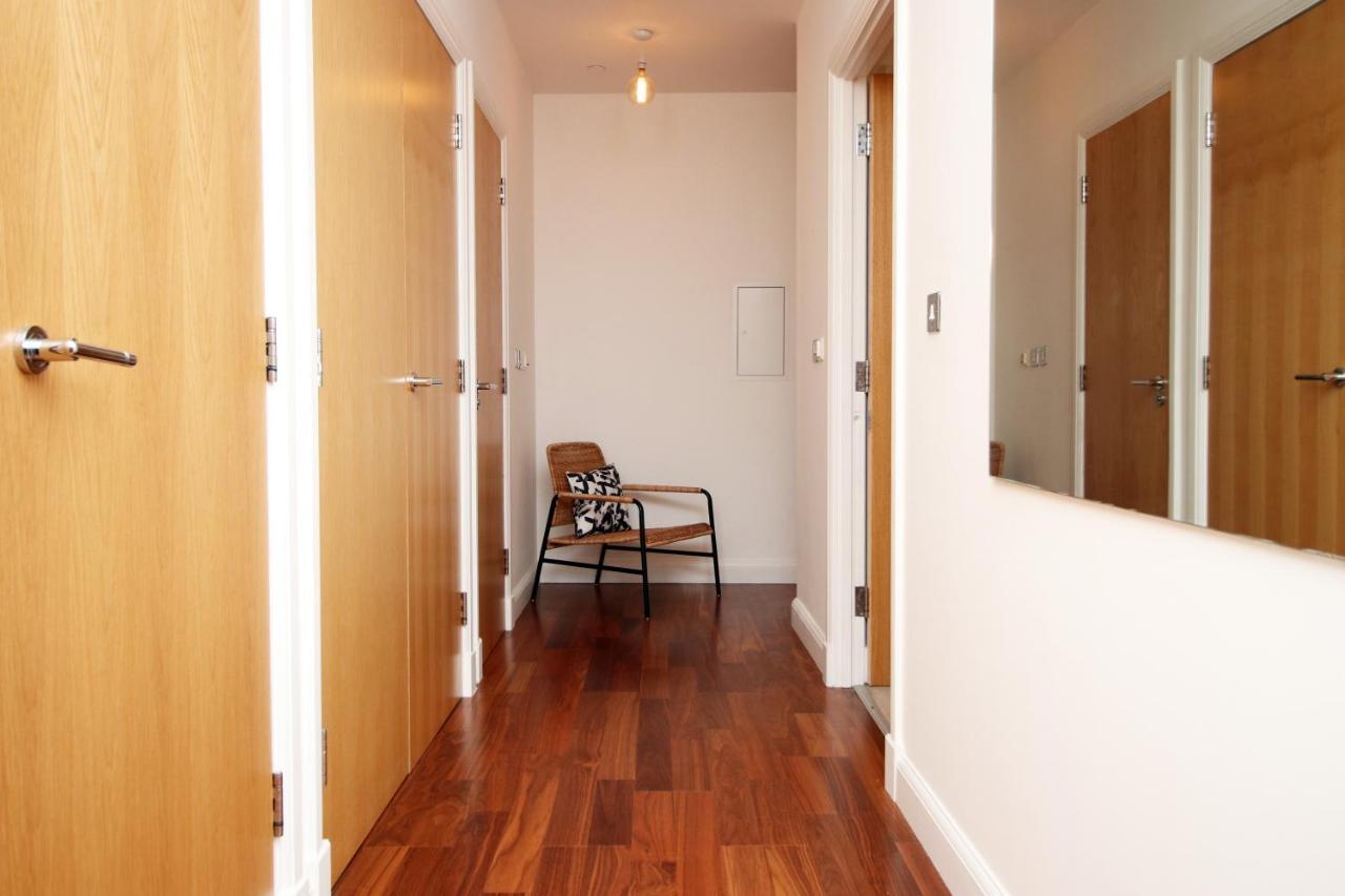 No 2 Under The Clock By Ssw - 2Br, Right In The City Centre, Sleeps 6 Cardiff Exterior foto